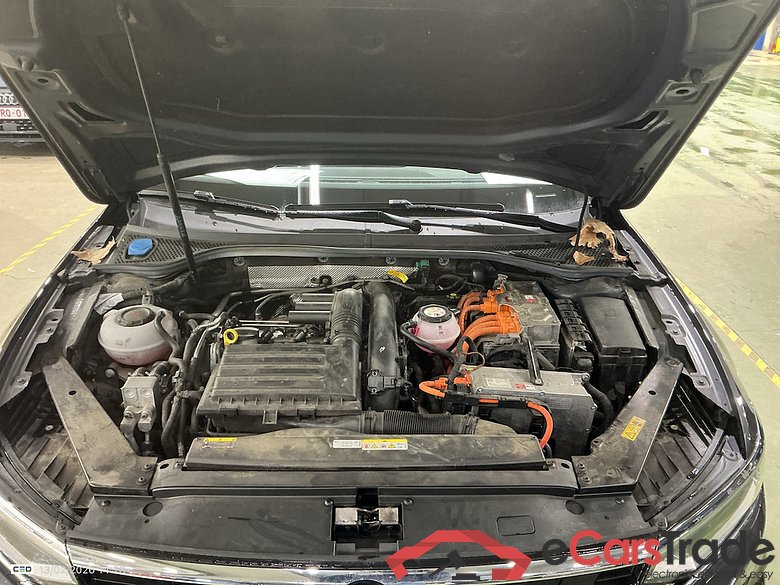 VOLKSWAGEN PASSAT VARIANT 1.4 TSI MSQ VARIANT GTE BUSINESS #6