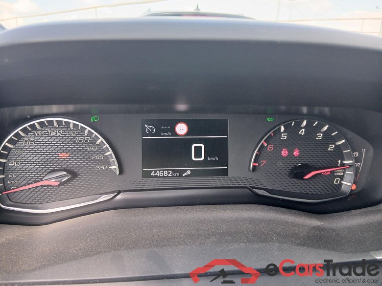 PEUGEOT 2008 / 2019 / 5P / todoterreno Allure BlueHDI 81kW (110CV) #4