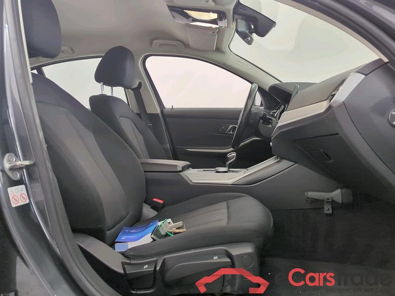 BMW 3 Serie Sedan 318iA Business Edition 4d #3