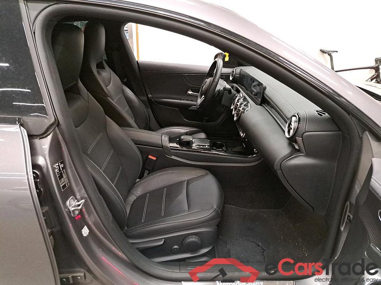 MERCEDES - MER CLA 250 e 218PK DCT Luxury Line & Pack Premium With Leather & Night    * HYBRID *            ***      ONLY PART I REGISTRATION AVAILABLE   !    NUT TEIL  I FAHRZEUGBRIEF    ! #3