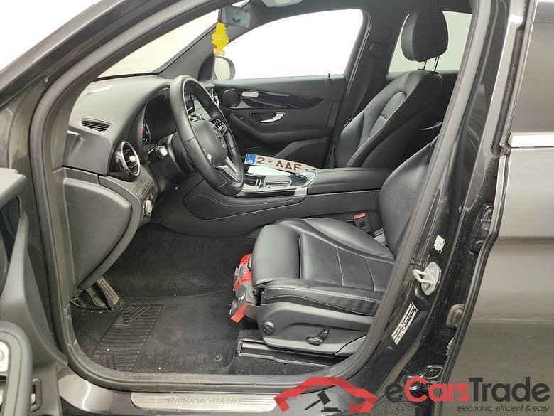 Mercedes-Benz GLC Coupé GLC 300 de 4MATIC 5d #3