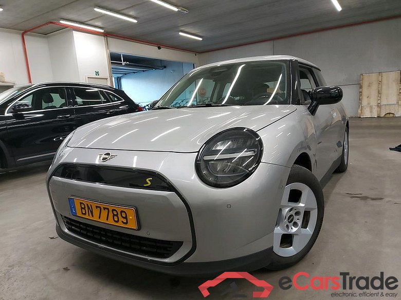 MINI - MIN COOPER SE 218PK With Climatic & Navigation & Cruise Control & Park Sensors Front & Rear  * ELECTRIC *