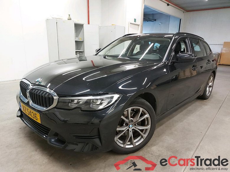BMW - BMW 3 TOURING 320dA xDrive 190PK Business Edition Sport & PDC Front & Rear