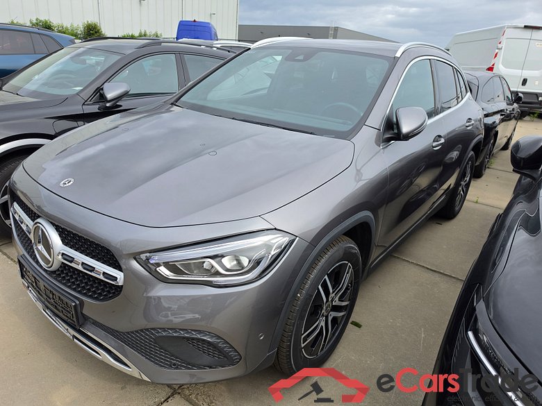 Mercedes GLA 200d Aut. LED-Xenon Widescreen Navi 1/2 Sport-Leather KeylessGo Camera Klima PDC ...