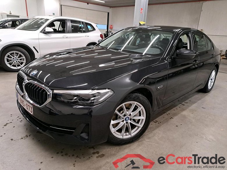 BMW - BMW 5 BERLINE 520e 204PK Business Edition With Dakota Heated Seats & Parking Assistant & Towing Hook * HYBRID *