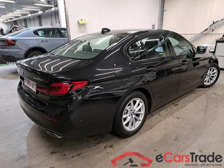 BMW - BMW 5 BERLINE 520e 204PK Business Edition With Dakota Heated Seats & Parking Assistant & Towing Hook * HYBRID * #2