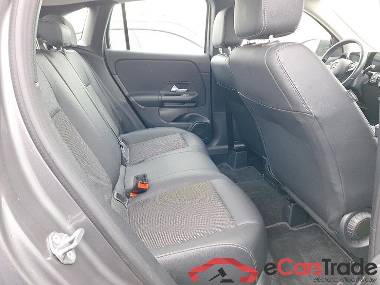 MERCEDES-BENZ GLA - Klasse 2.0 GLA 200 D DCT BUSINESS SOLUTION #6