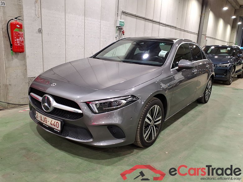 MERCEDES-BENZ A-CLASS LIMOUSINE 1.3 A 250 E BUSINESS SOLUTION DCT