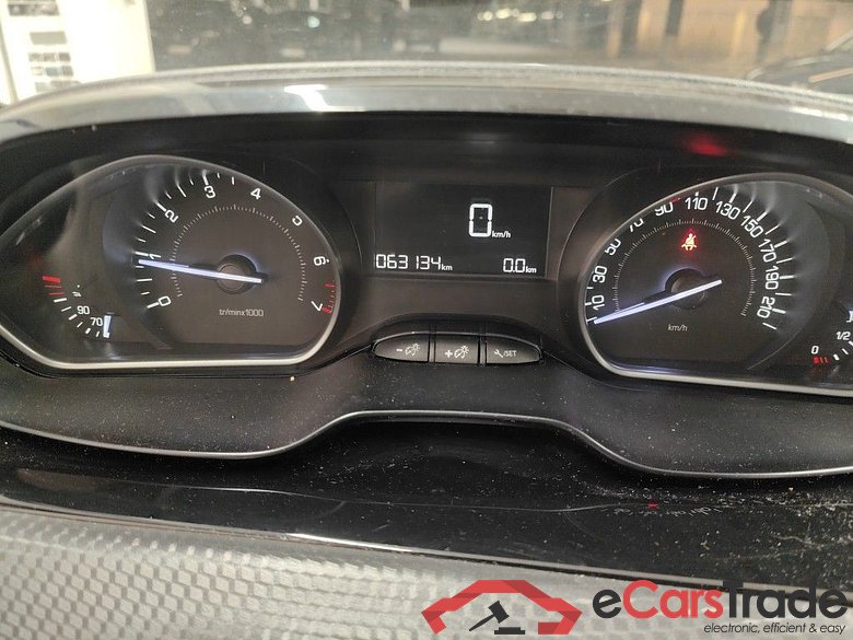 Peugeot 2008 1.2 Puretech 61kW S&S Active 5d #6