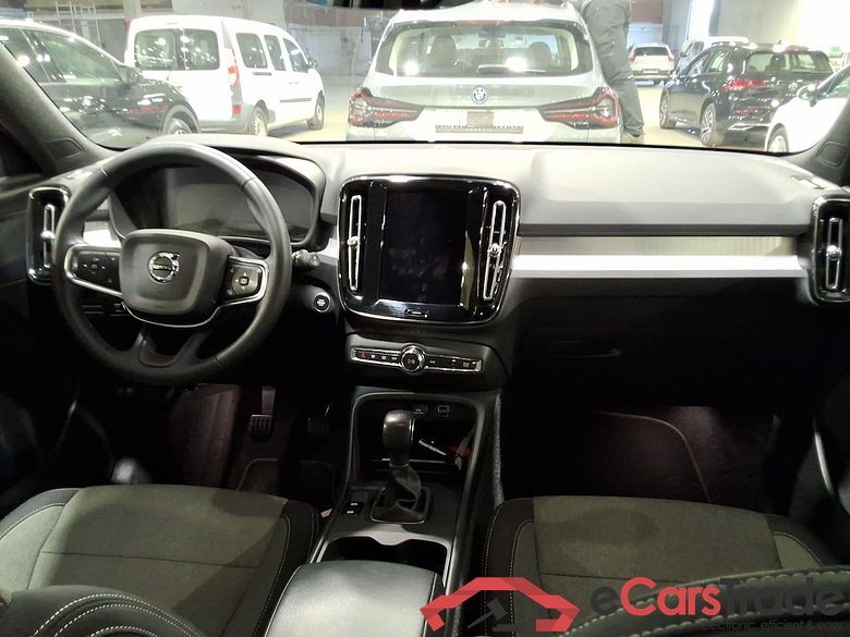 VOLVO XC40 1.5 T2 MOMENTUM PRO #6