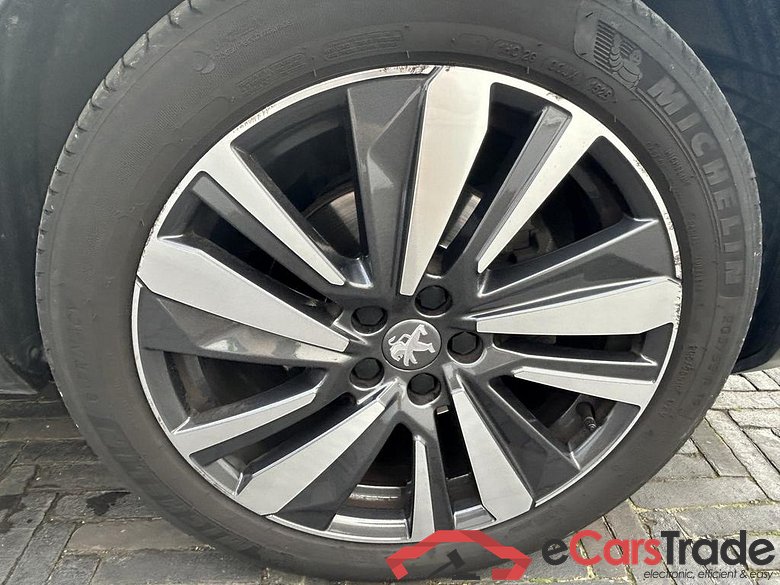 PEUGEOT 5008 1.2 PureTech Allure #6