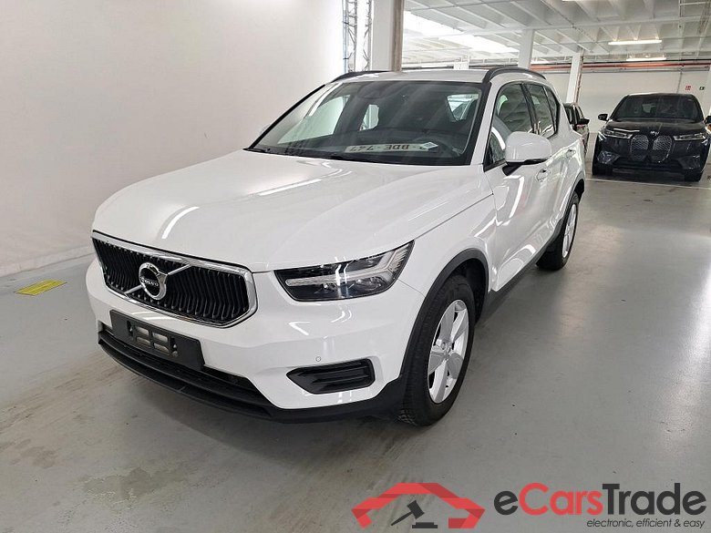 VOLVO XC40 1.5 T2 MOMENTUM CORE #1