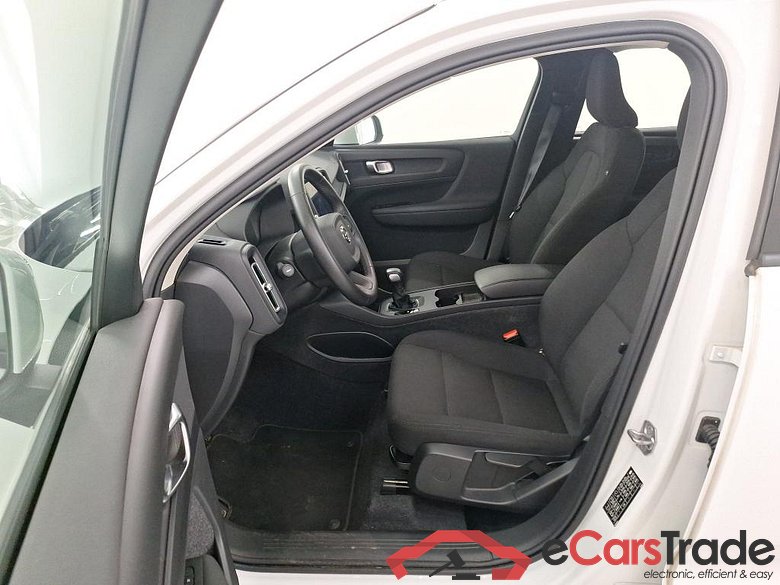 VOLVO XC40 1.5 T2 MOMENTUM CORE #5