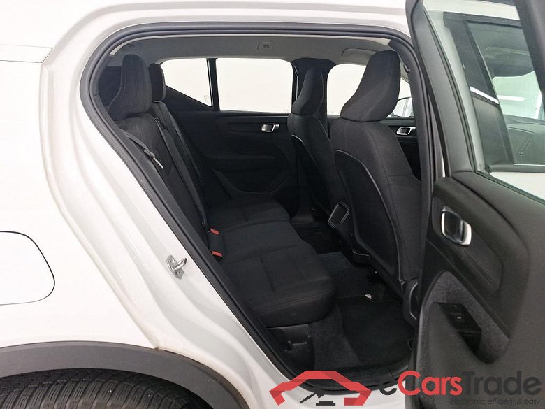 VOLVO XC40 1.5 T2 MOMENTUM CORE #6