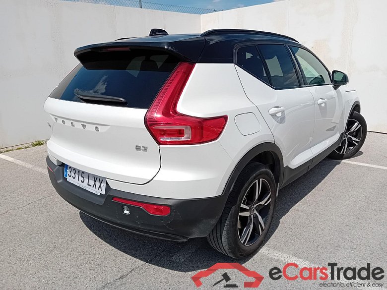 VOLVO XC40 / 2017 / 5P / todoterreno 2.0 B3 G R-Design Auto #2