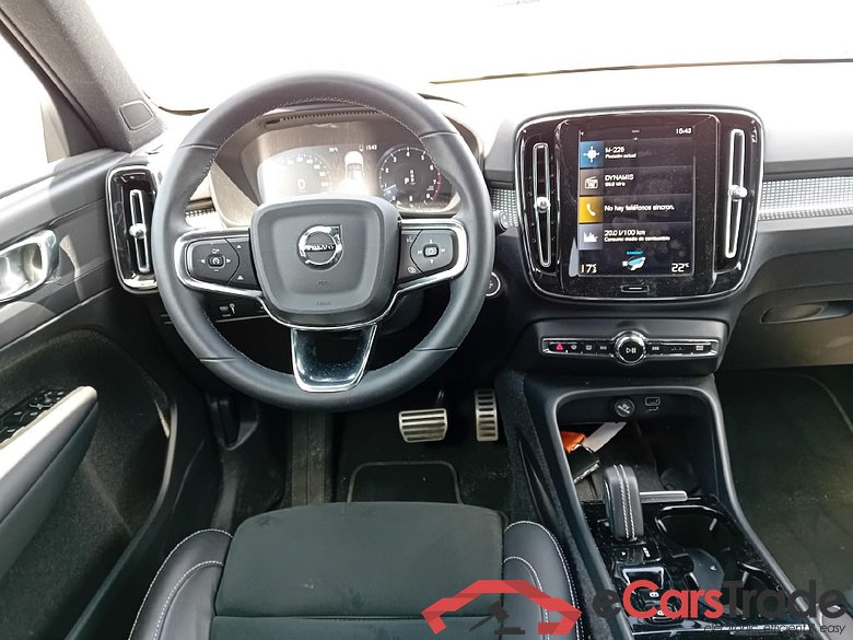 VOLVO XC40 / 2017 / 5P / todoterreno 2.0 B3 G R-Design Auto #4
