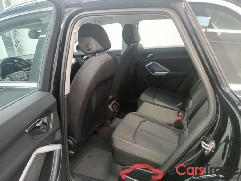 Audi Q3 35 TDI S Tronic Business Edition 5d #3