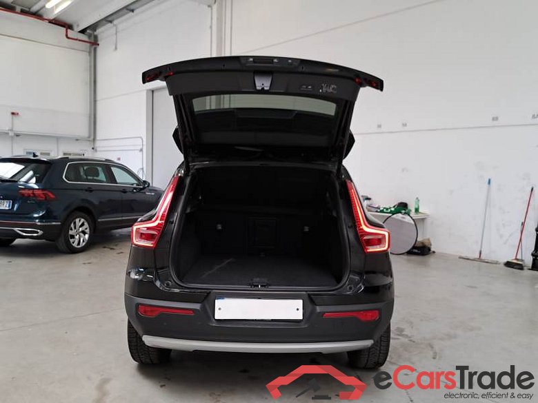 VOLVO XC40 / 2017 / 5P / SUV T5 PLUG-IN HYBRID AUTO RECH INSCRIP EXPR #5