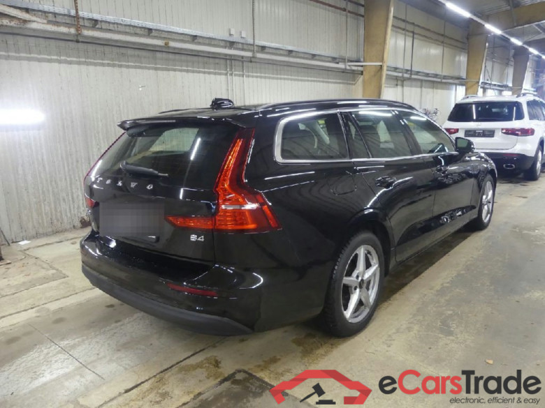 V60 Kombi Core 2.0 B4 145KW AT8 E6d #2
