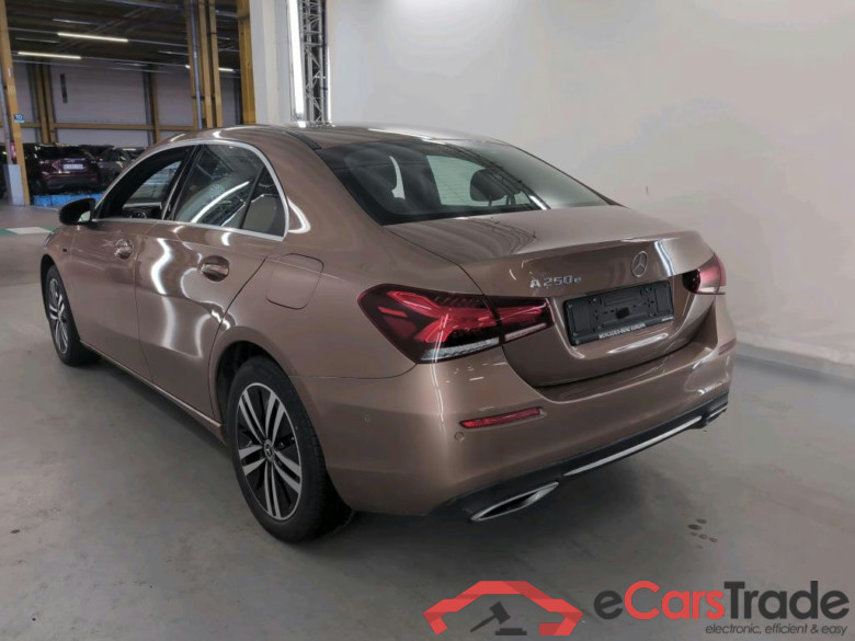 MERCEDES-BENZ A-Klasse 1.3 A 250 E BUSINESS SOLUTION DCT #3