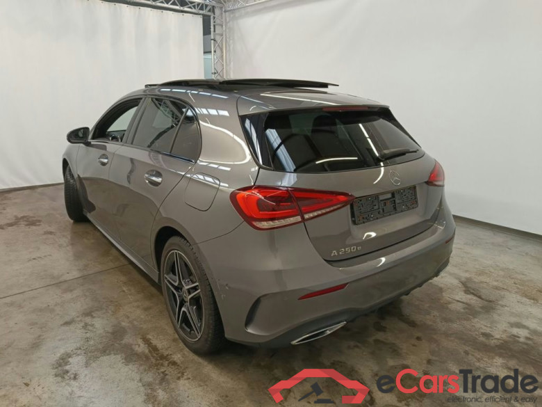 Mercedes-Benz Classe A Hatchback A 250 e AMG Line DCT 5d #3