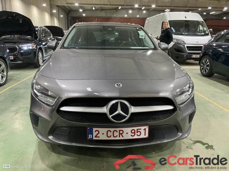 MERCEDES-BENZ A-CLASS 1.3 A 180 ESSENTIAL LINE DCT #2