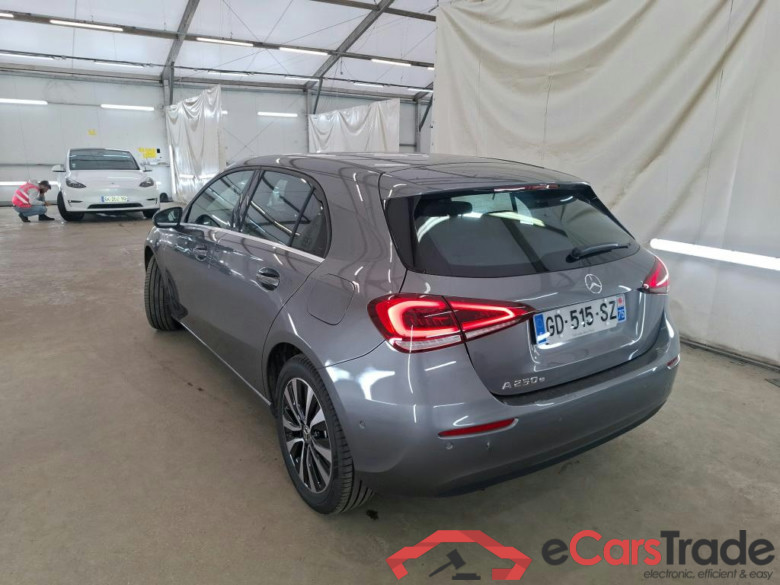 MERCEDESBENZ Classe A Compact  2018  5P  Berline A 250 e Business Line 8GDCT #2