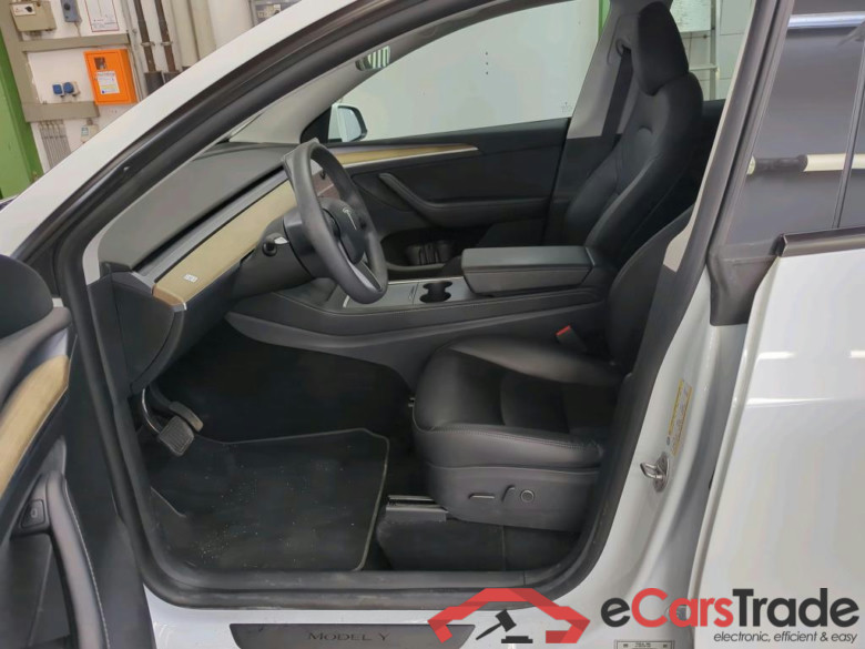 TESLA Model Y Long Range Dual Motor AWD 5d 378kW #6