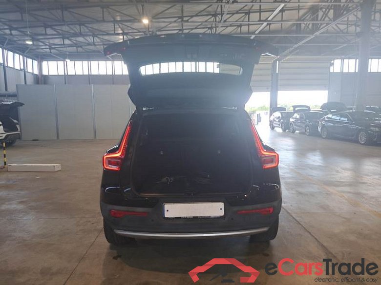 VOLVO XC40 / 2017 / 5P / FUORISTRADA T4 PLUG-IN HYBRID AUTO RECHARGE INSCR N1 #5