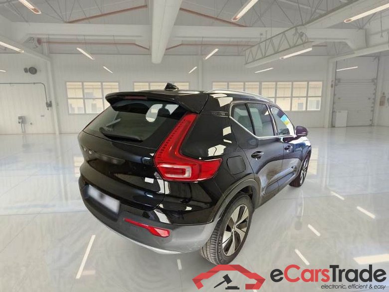 VOLVO XC40 / 2017 / 5P / FUORISTRADA T4 PLUG-IN HYBRID AUTO RECH INSC EXPR N1 #2