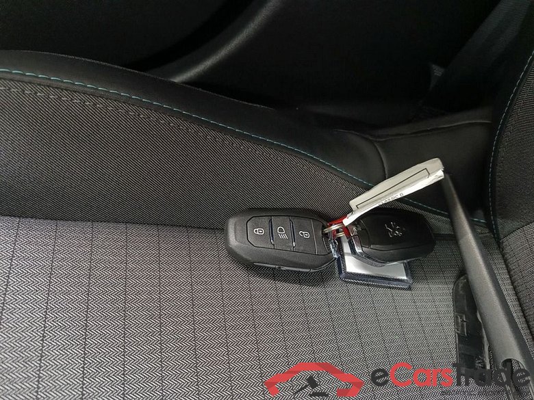 PEUGEOT 2008 - 2020 1.2 PureTech 130 Allure S&S (EU6.3) 5d #4