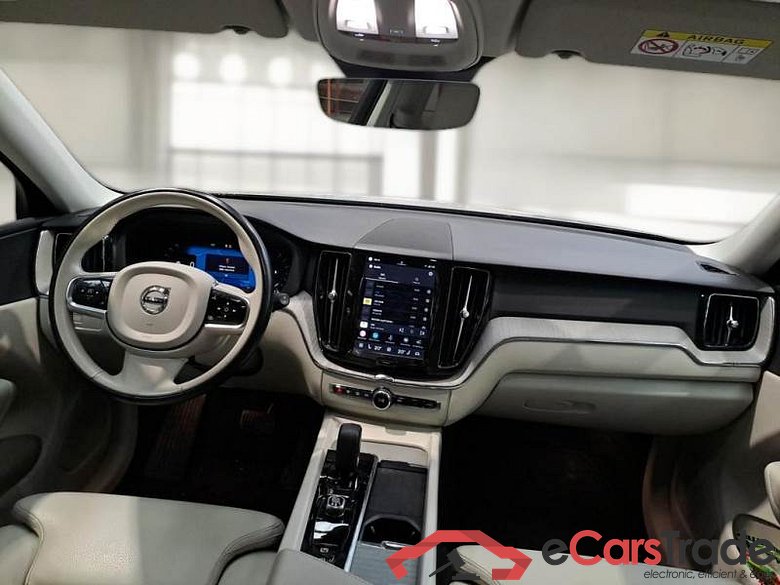 VOLVO XC60 / 2021 / 5P / SUV B4 D AWD AUTOMATICO PLUS DARK #3