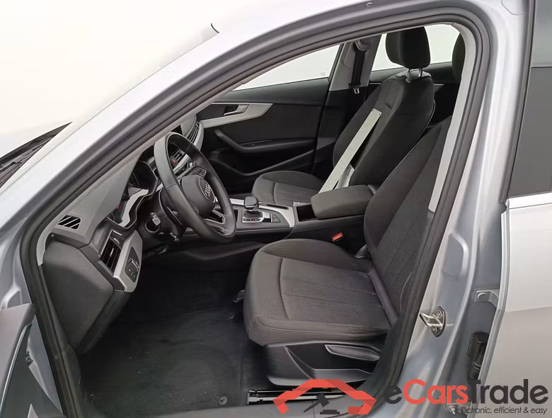 Audi A4 2.0 30 TDi 100kW S tronic Attraction B.E 4d #3