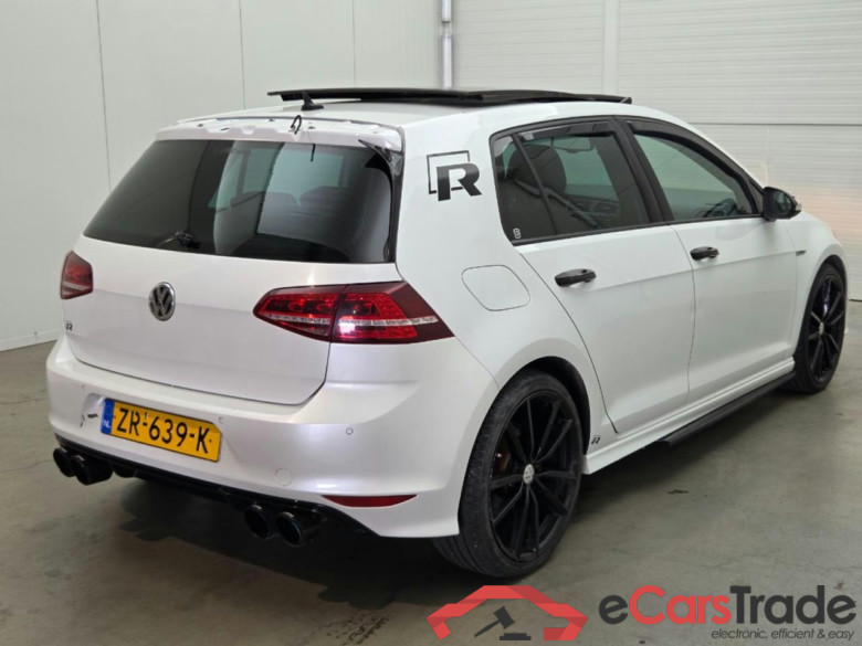 VOLKSWAGEN GOLF 1.4 TSI ACT Connected Series #4