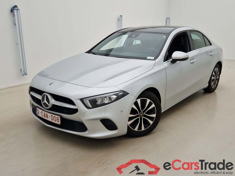 MERCEDES-BENZ A-KLASSE LIMOUSINE 1.3 180 7G-DCT LUXURY LINE
