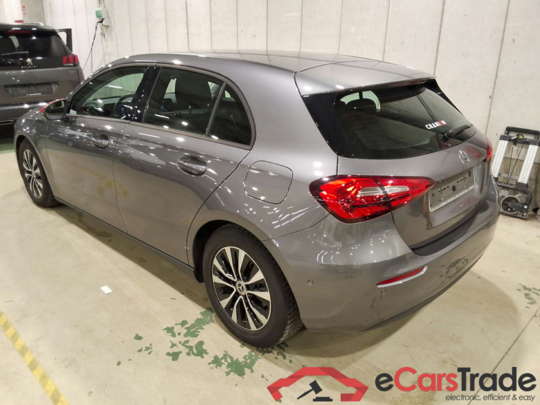 MERCEDES-BENZ A-CLASS 1.3 A 180 ESSENTIAL LINE DCT #2