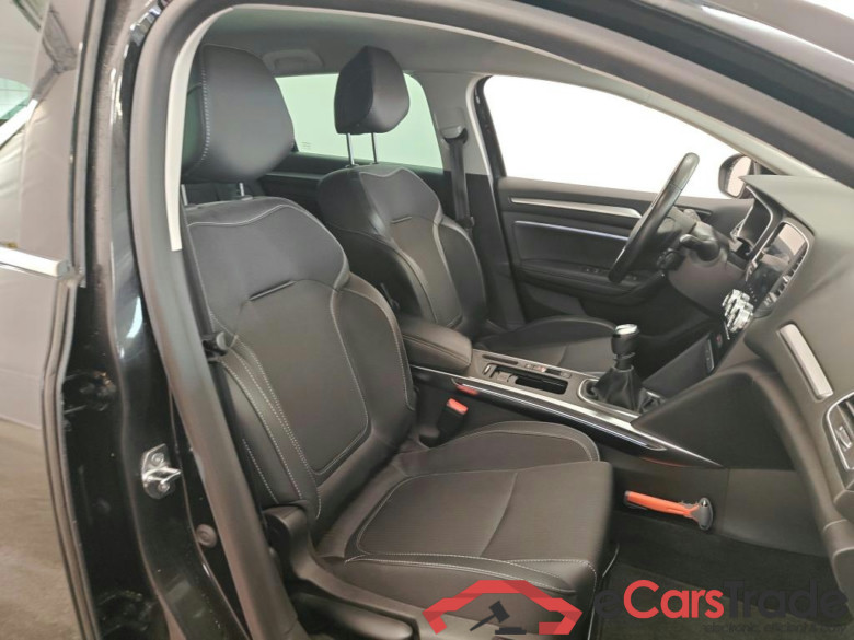 Renault Mégane Estate TCe 140 Intens 5d #3