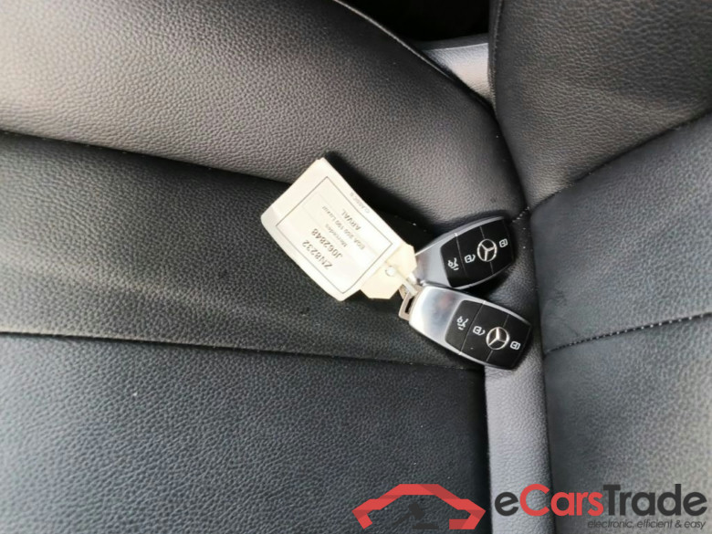 MERCEDES EQA (H293) 66.5 kWh EQA 250 Luxury Line 5d #4