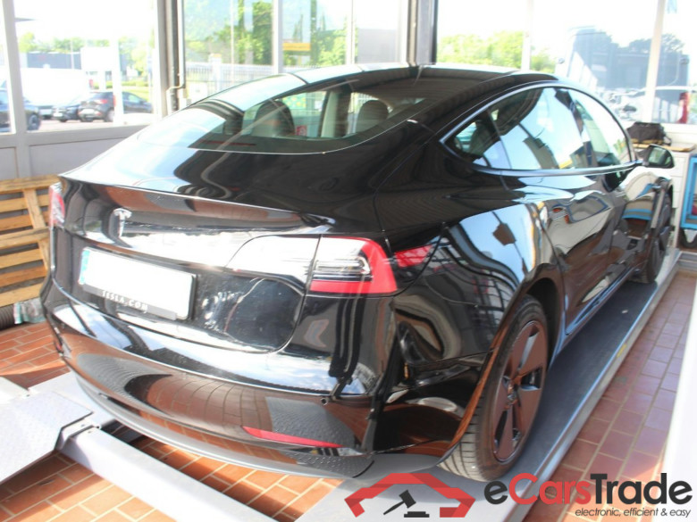 TESLA Model 3 Standard Reichweite Plus Hinterradantrieb 4d 239kW #2