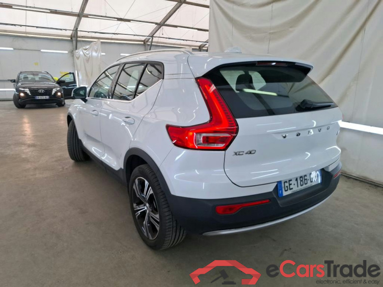 VOLVO XC40 / 2017 / 5P / SUV Recharge T4 211 DCT7 Inscription Busi #2