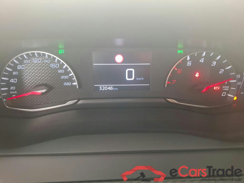PEUGEOT 208 / 2023 / 5P / Berline PureTech 100 S&S Active #6