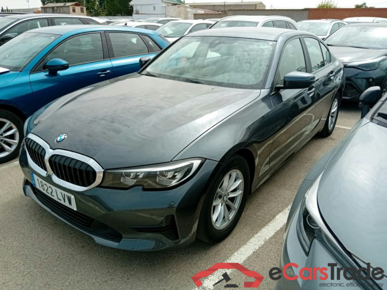 BMW Serie 3 / 2018 / 4P / sedán 318d Auto. #1