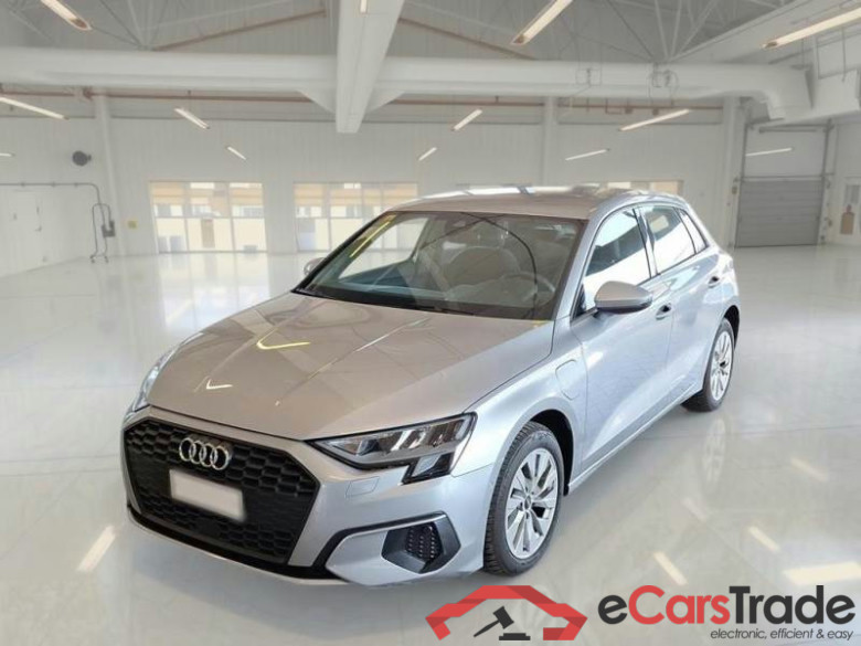 AUDI A3 / 2020 / 5P / BERLINA 40 TFSI E S TRONIC BUSINESS S.BACK #1