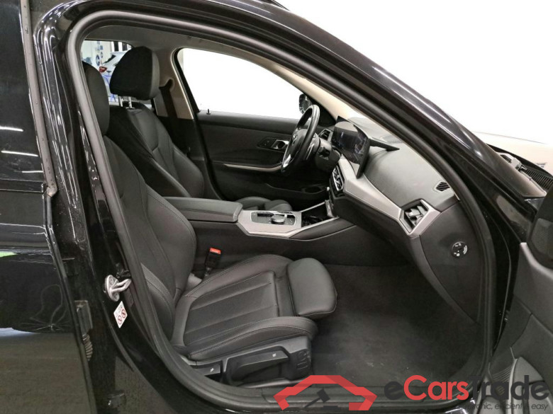 BMW - BMW 3 TOURING 318iA 156PK With Climatic & Navigation & Sport Seats & Active Cruise Control & Parking Assistant Pack & Foldable Trailer Hook  * PETROL * #3