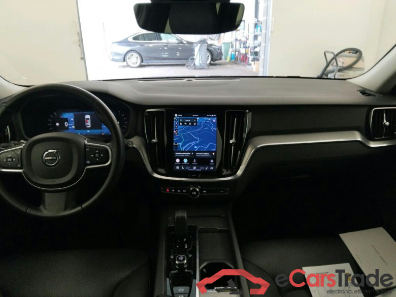 VOLVO V60 / 2018 / 5P / 2.0 B4 (D) Core Auto #3