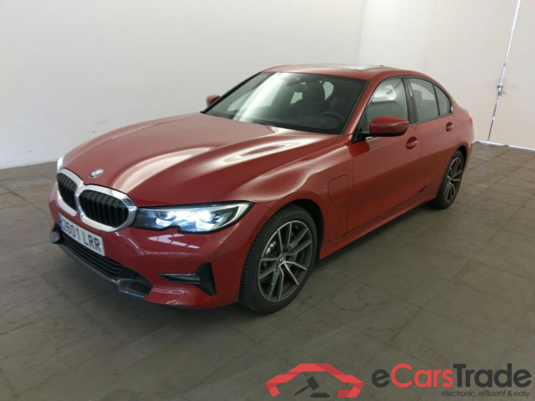 BMW Serie 3 / 2018 / 4P / sedán 330e