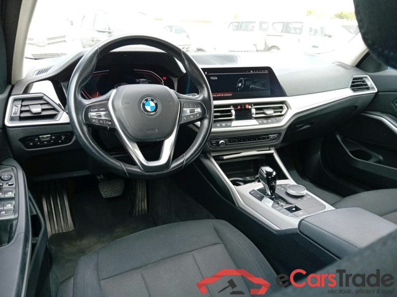 BMW Serie 3 / 2018 / 4P / sedán 318d Auto. #3