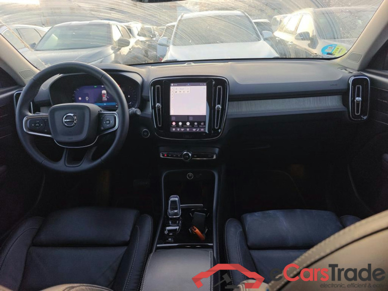 VOLVO XC40 / 2021 / 5P / todoterreno 2.0 B3 G Plus Dark Auto #3