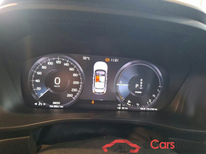 VOLVO XC40 / 2021 / 5P / SUV T5 RECHARGE PLUG-IN AUTO PLUS BRIGHT #4