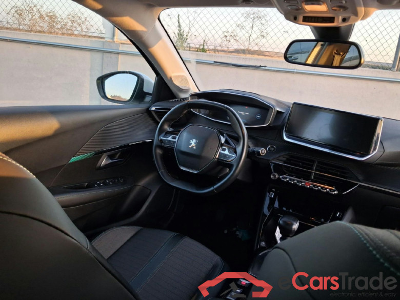 PEUGEOT 208 / 2019 / 5P / berlina con portón PureTech 73kW (100CV) Allure (AC) #3